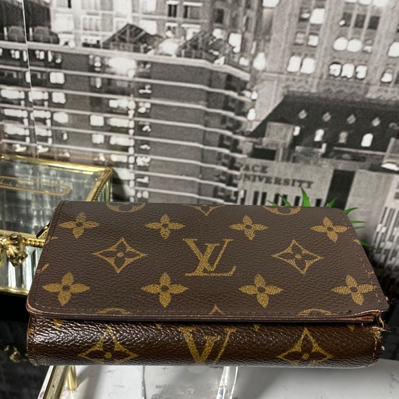 Authentic Louis Vuitton Monogram Bifold Zippy Wallet - Picture 16 of 16